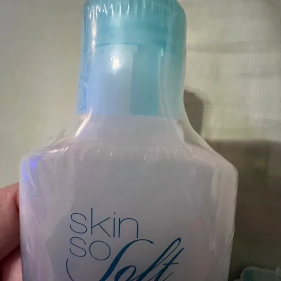 Avon Skin So Soft Original Bath Oil Spray 5 fl oz Lot of 2 Sealed with Pumps - Picture 3 of 3